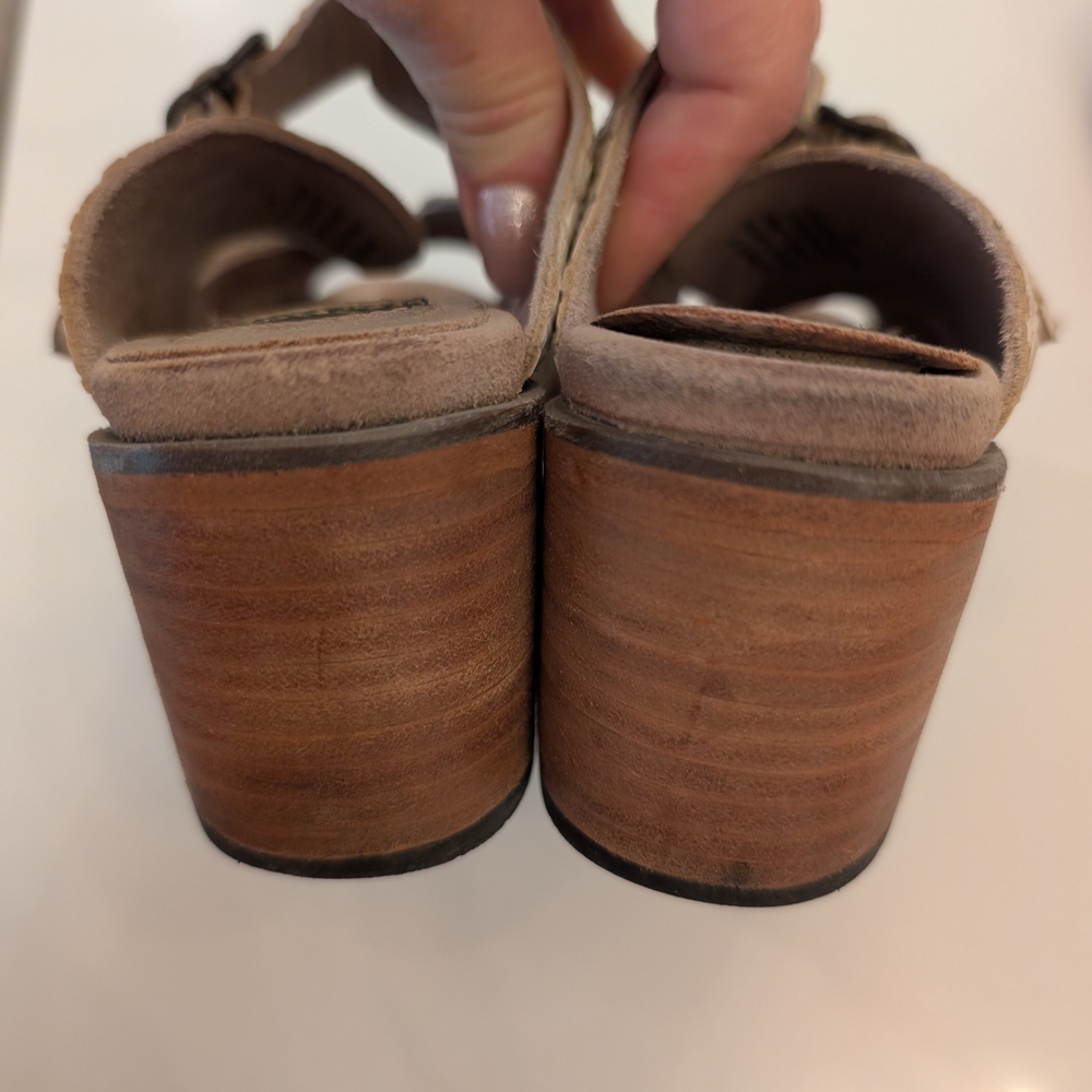 Freebird Women's Cream Sandals - Picture 4 of 7